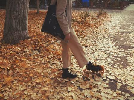 Autumnal Street Style: Mastering the Season’s Best Looks and Essentials