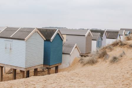 15 Coastal Cottage Design Concepts for an Oceanside Escape